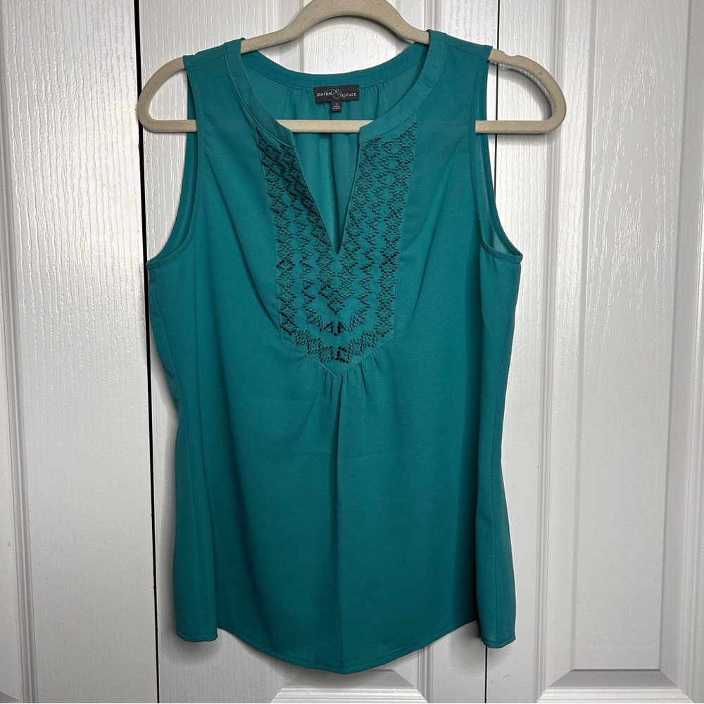 Market & Spruce Sleeveless Blouse Green Embroidered Split Neck Stitch Fix Size S